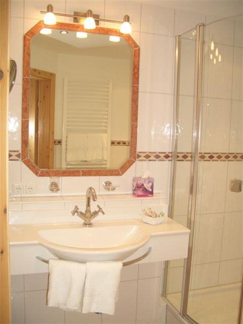 Gasthof & Hotel Jaegerwirt Aufhofen Εξωτερικό φωτογραφία